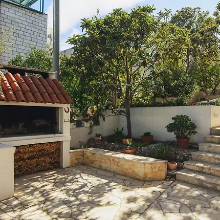 Appartement Bua - Beautiful Seafront Trogir