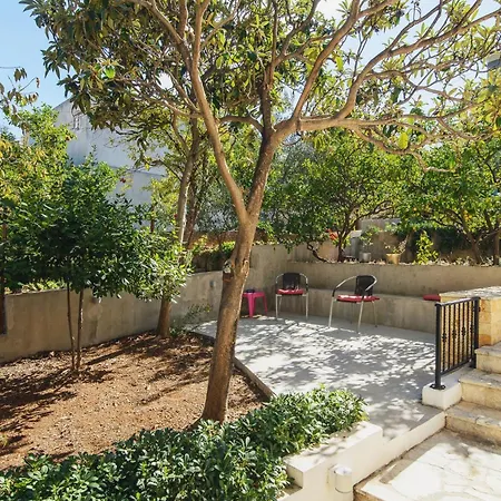 Bua - Beautiful Seafront Appartement