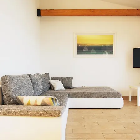 Bua - Beautiful Seafront Appartement Trogir