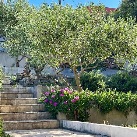 Bua - Beautiful Seafront Appartement Trogir
