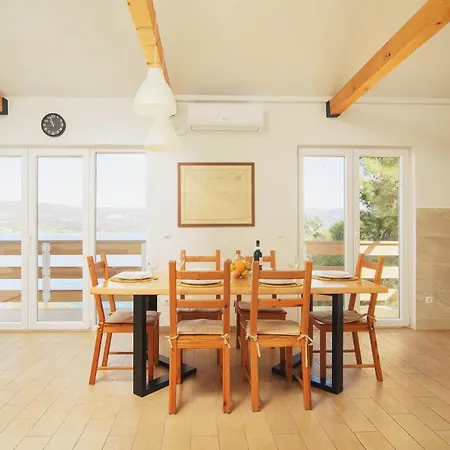 Bua - Beautiful Seafront *