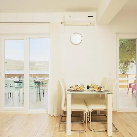 Bua - Beautiful Seafront * Τρογκίρ