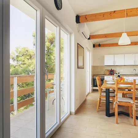 Bua - Beautiful Seafront Apartment