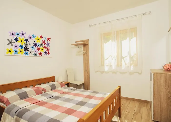 Bua - Beautiful Seafront * Trogir